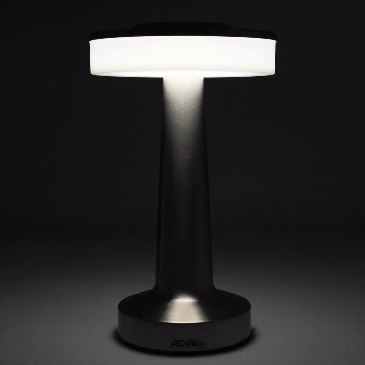 Lámpara Adir De Mesa Led Satín 3 Tonos - La Nueva Eléctrica 1